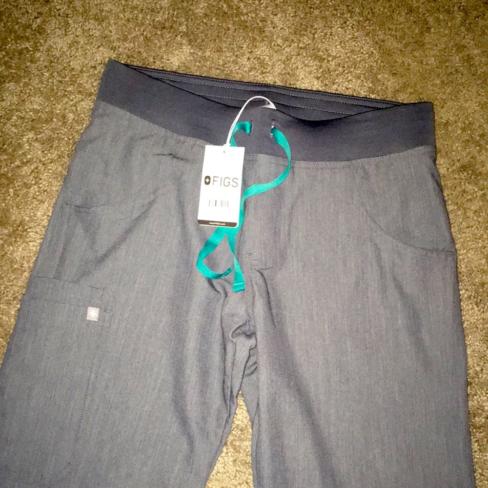 FIGS Kade Cargo Scrub Pants. Graphite. Women’s Small. NWT.